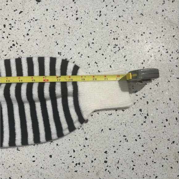 a love aV-Neck Sweater in Black and White - Picture 9 of 10